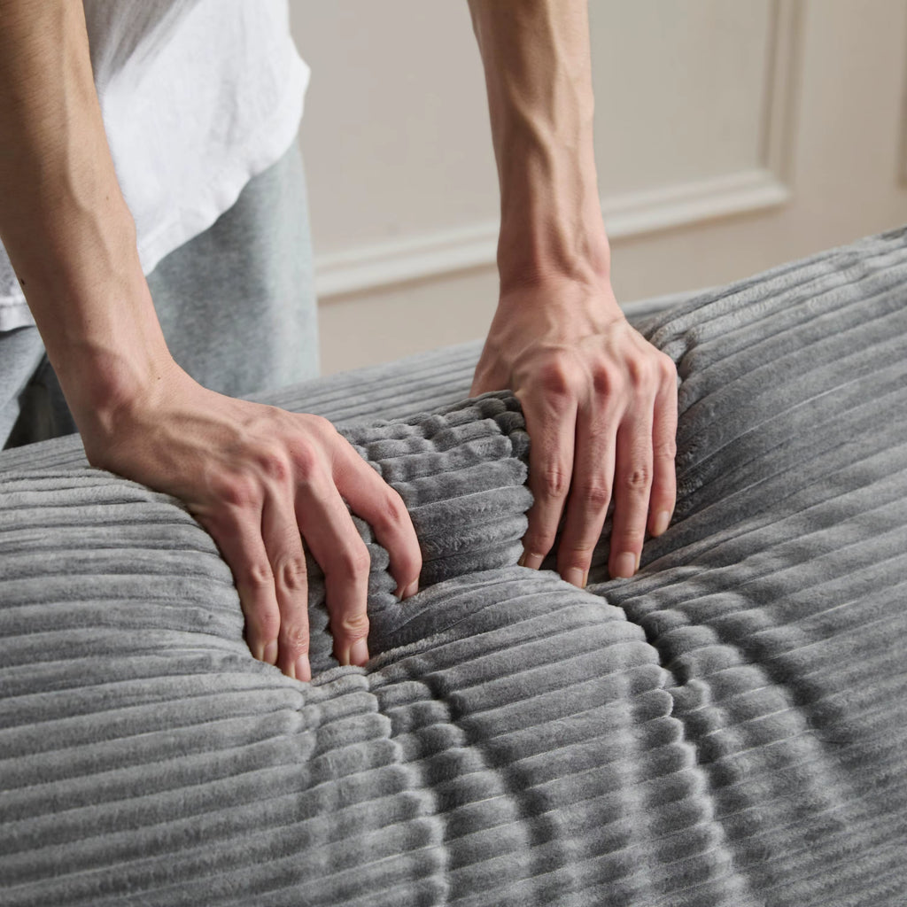 Canapé Mellow en velours côtelé gris en forme de L